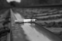 palący się papieros
